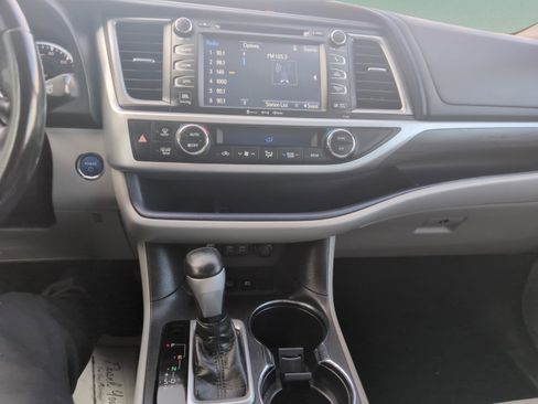 Used 2018 Toyota Highlander Limited Platinum image 31