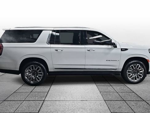Used 2023 GMC Yukon XL Denali Ultimate w/ LPO, Floor Liner Package image 8