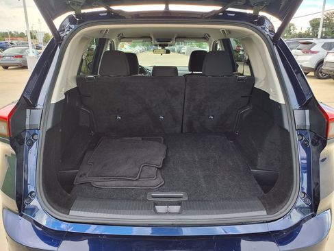 Used 2025 Nissan Rogue SV FWD image 12