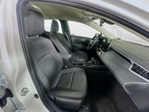 Used 2025 Toyota Corolla LE image 30