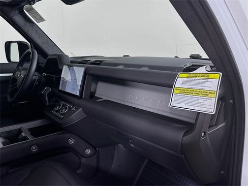 Used 2025 Land Rover Defender 110 V8 image 31