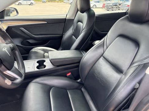 Used 2021 Tesla Model 3 Standard Range image 11