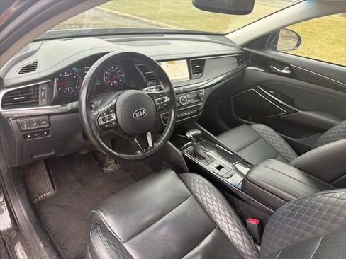 Used 2019 Kia Cadenza Limited image 11