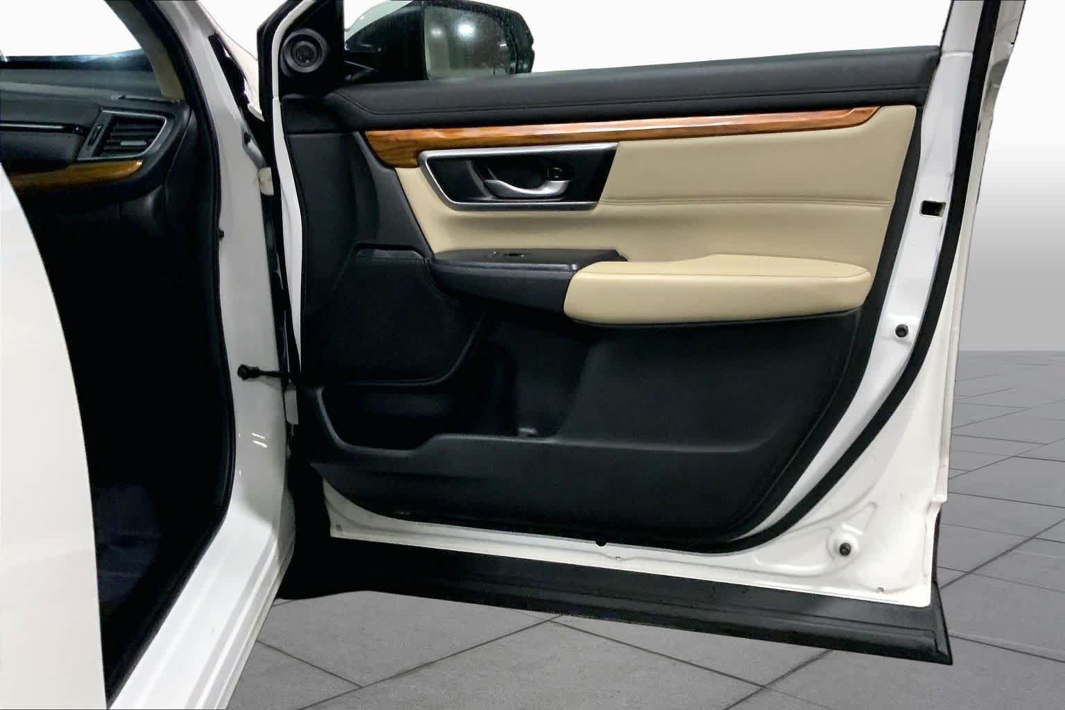 Used 2020 Honda CR-V Touring image 23
