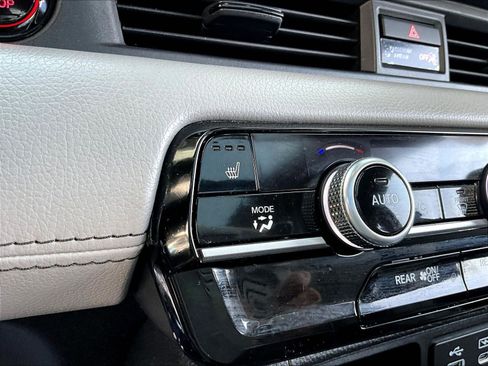 Used 2024 Honda Pilot Touring image 38