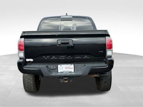 Used 2022 Toyota Tacoma TRD Sport image 4