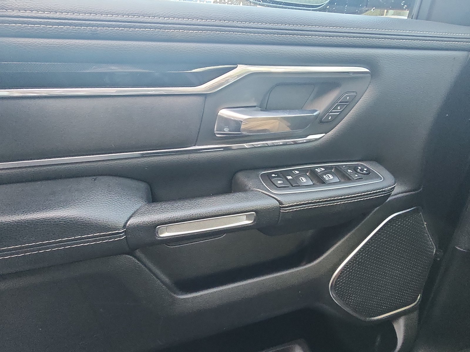 Used 2021 RAM 1500 Laramie w/ Sport Appearance Package AWD/4WD image 15