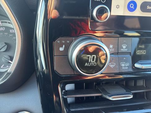 Used 2023 Toyota Highlander L image 31