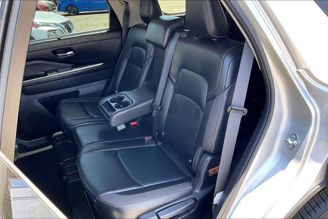 Used 2025 Nissan Pathfinder SL w/ Lighting Package (N92) AWD/4WD image 25