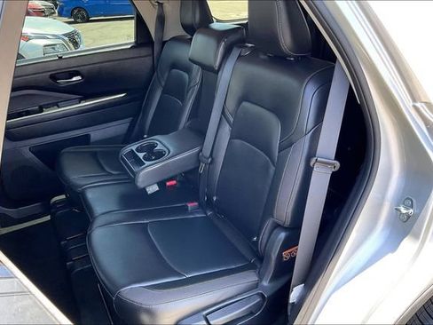 Used 2025 Nissan Pathfinder SL w/ Lighting Package (N92) AWD/4WD image 25