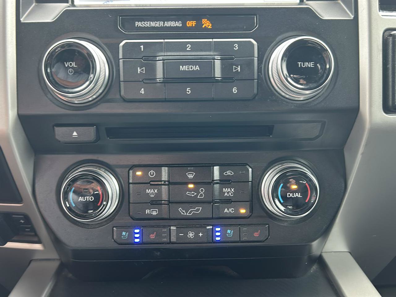 Used 2018 Ford F150 Lariat w/ Equipment Group 502A Luxury AWD/4WD image 18