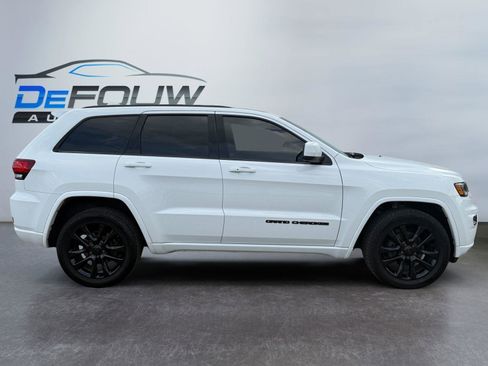 Used 2020 Jeep Grand Cherokee Altitude image 2