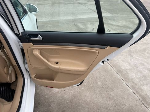 Used 2009 Volkswagen Jetta SE image 18