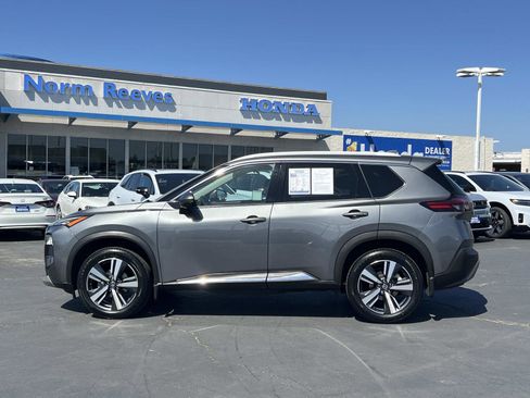 Used 2021 Nissan Rogue SL image 2