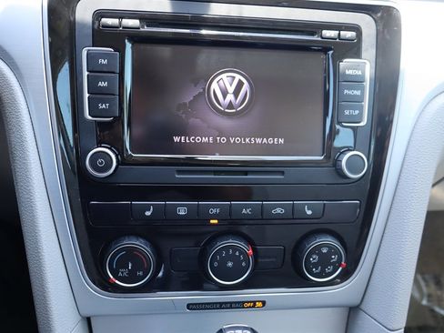 Used 2013 Volkswagen Passat TDI SE FWD image 23