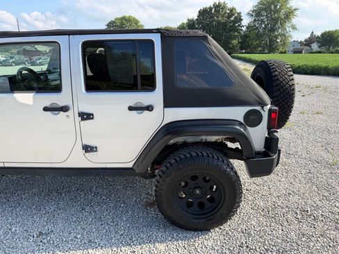 Used 2008 Jeep Wrangler Unlimited Sahara w/ Dual Top Group AWD/4WD image 20