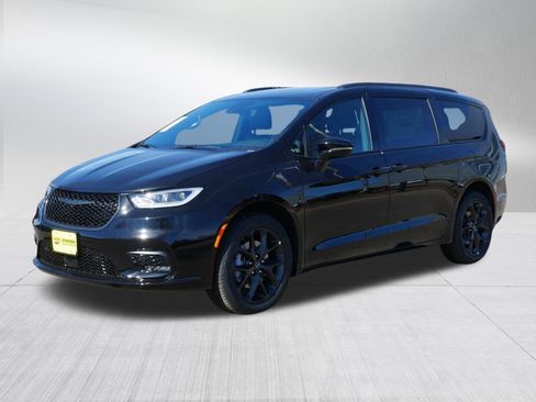 New 2026 Chrysler Pacifica Select w/ S Appearance Package image 3