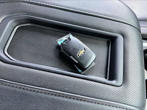 Used 2022 Chevrolet Silverado 1500 High Country w/ Technology Package AWD/4WD image 36