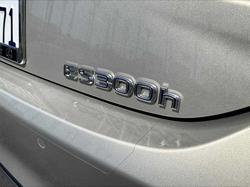 Used 2022 Lexus ES 300h w/ Premium Package FWD image 9
