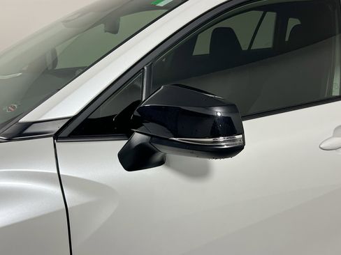 Used 2025 Toyota Corolla Cross LE FWD image 12