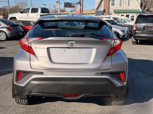 Used 2018 Toyota C-HR image 6