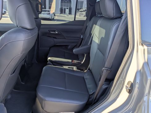 Used 2024 Lexus GX 550 w/ Cold Area Package AWD/4WD image 14