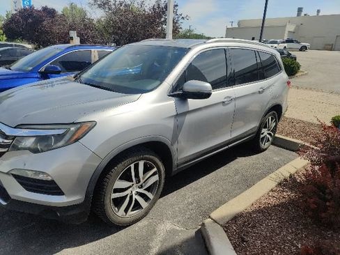 Used 2016 Honda Pilot Touring image 3