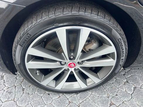 Used 2017 Jaguar XE Prestige image 40