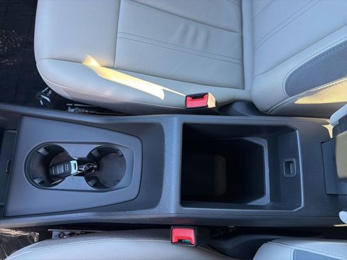 Used 2024 Audi Q4 e-tron Premium Plus image 22