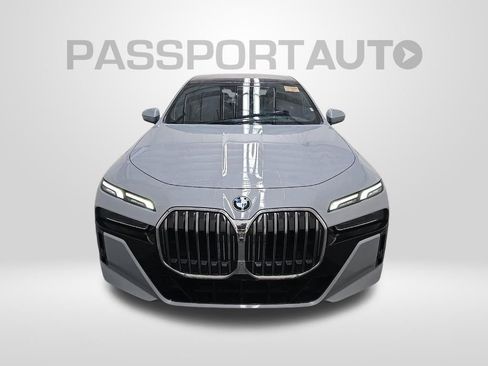 Used 2023 BMW 740i w/ Parking Assistance Package RWD image 2