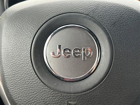 Used 2021 Jeep Grand Cherokee Limited w/ Luxury Group II image 38