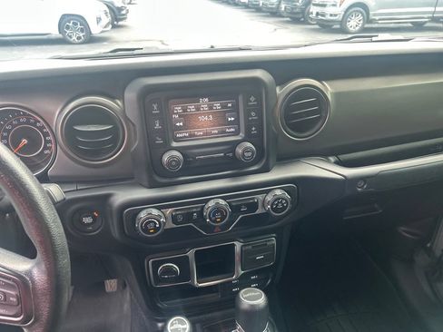 Used 2021 Jeep Gladiator Sport AWD/4WD image 22