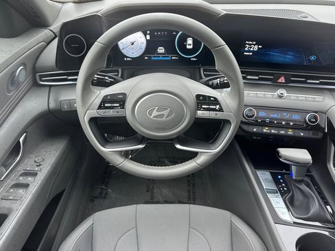 Used 2024 Hyundai Elantra SEL w/ Convenience Package image 14