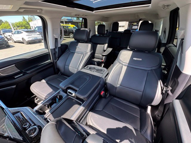 Used 2025 Ford Expedition Platinum AWD/4WD image 20