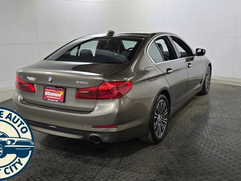 Used 2018 BMW 530i xDrive w/ Premium Package image 7