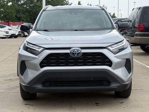 Used 2024 Toyota RAV4 LE AWD/4WD image 8