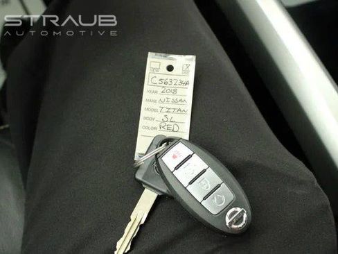 Used 2018 Nissan Titan SL AWD/4WD image 26
