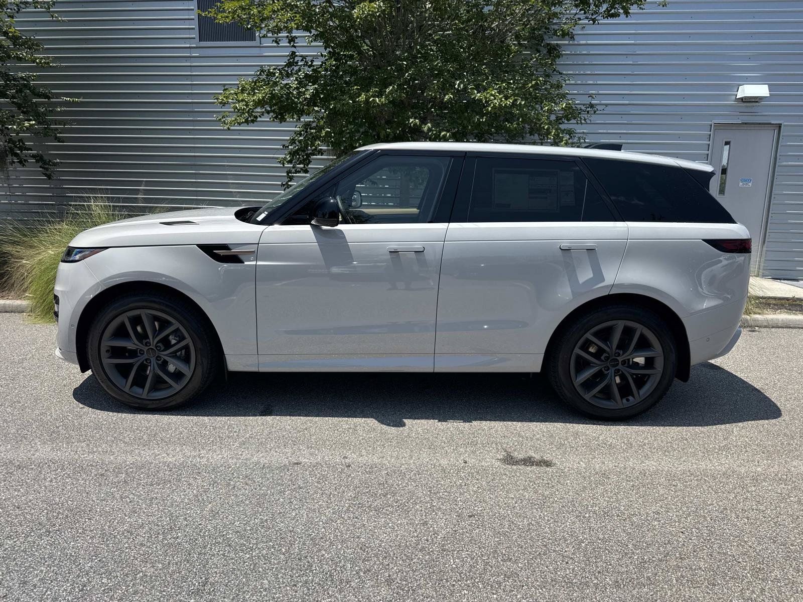 New 2026 Land Rover Range Rover Sport Dynamic SE AWD/4WD image 2