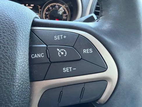 Used 2016 Jeep Cherokee 75th Anniversary FWD image 34