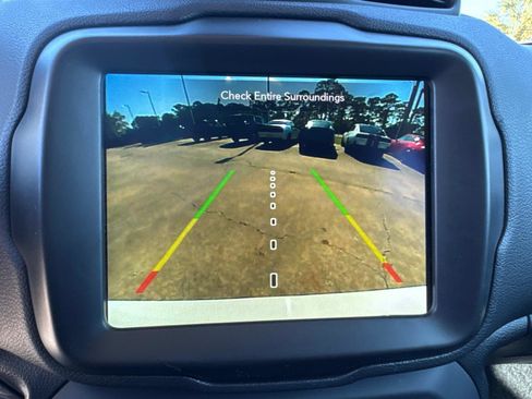 Certified 2023 Jeep Renegade Latitude AWD/4WD image 22