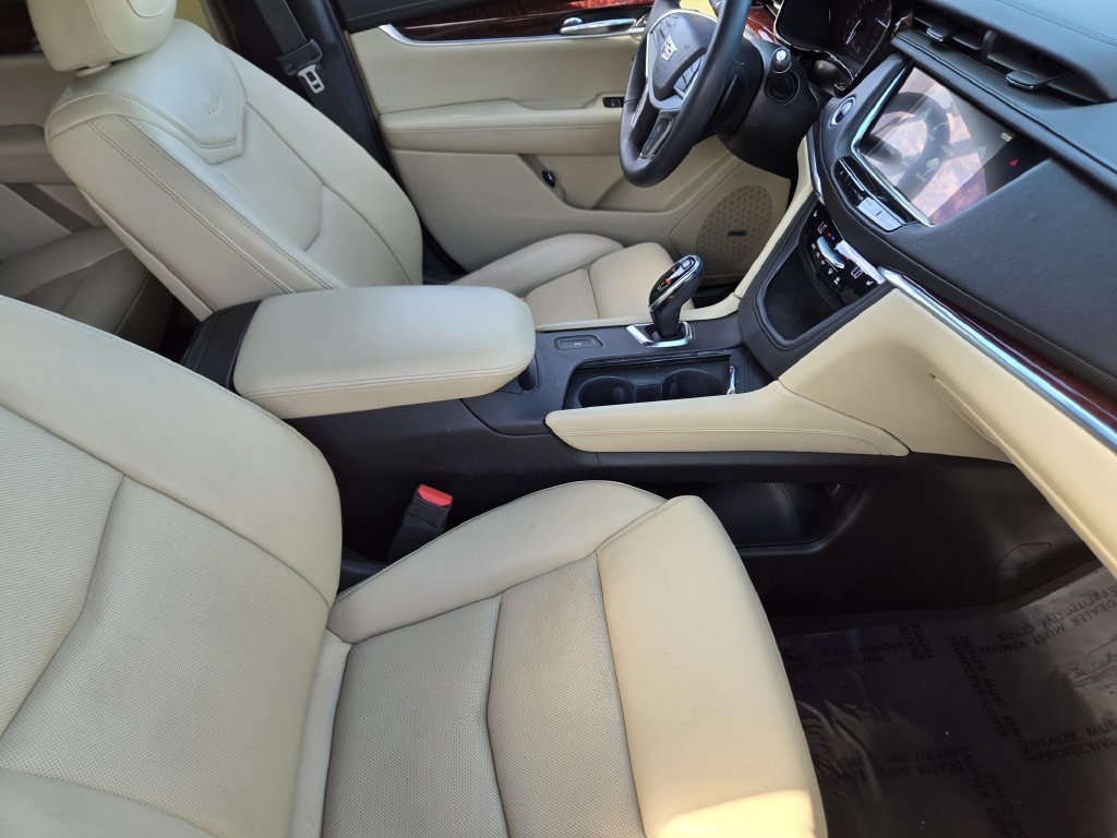 Used 2017 Cadillac XT5 Luxury w/ Driver Awareness Package FWD image 18