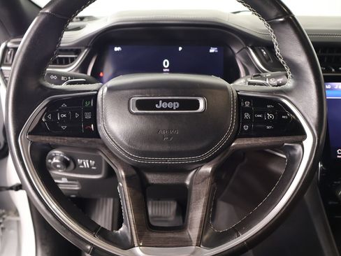 Used 2022 Jeep Grand Cherokee Overland w/ Luxury Tech Group IV RWD image 3