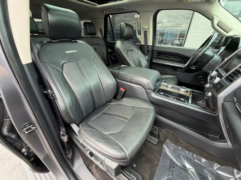 Used 2018 Ford Expedition Platinum AWD/4WD image 12
