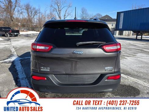 Used 2014 Jeep Cherokee Latitude w/ Cold Weather Group AWD/4WD image 4