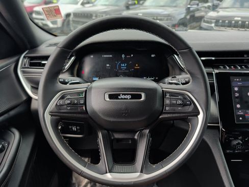 Used 2023 Jeep Grand Cherokee L Laredo AWD/4WD image 17