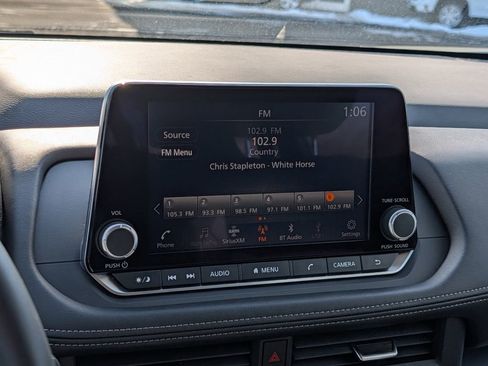 Used 2025 Nissan Rogue SV image 39