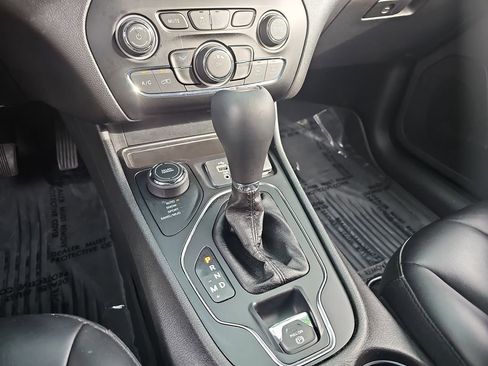 Used 2019 Jeep Cherokee Latitude Plus image 15