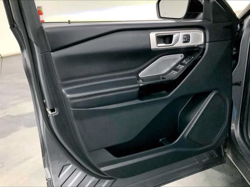 Used 2021 Ford Explorer Platinum w/ Equipment Group 601A AWD/4WD image 17