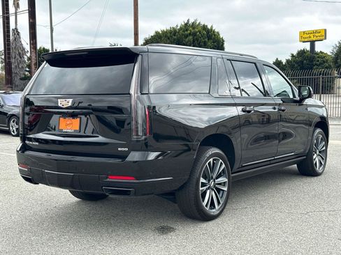 Used 2025 Cadillac Escalade ESV Sport AWD/4WD image 3
