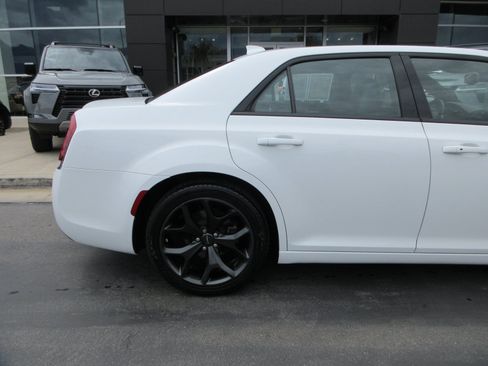 Used 2022 Chrysler 300 S RWD image 10